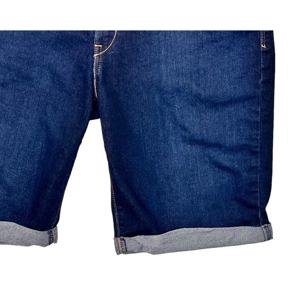 Levi's Womens Dark Wash Jean Shorts Rolled Cuff Size 31 - Picture 4 of 7